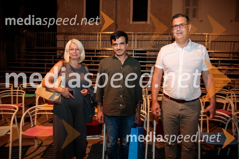  Jasna Softić, podžupanja Mestne občine Koper;  Marko Misirača, režiser;  Aleš Bržan, župan Mestne občine KoperJugoslavija, moja dežela, krstna uprizoritev drame