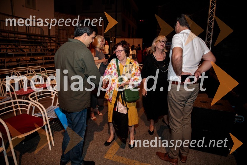 Jugoslavija, moja dežela, krstna uprizoritev drame