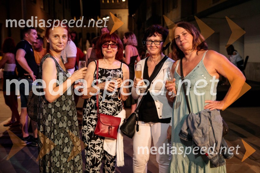 Jugoslavija, moja dežela, krstna uprizoritev drame