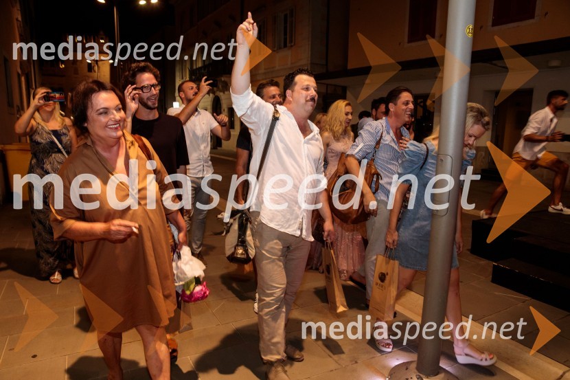  Mojca Partljič, igralka;  Boris Šavija, igralecJugoslavija, moja dežela, krstna uprizoritev drame