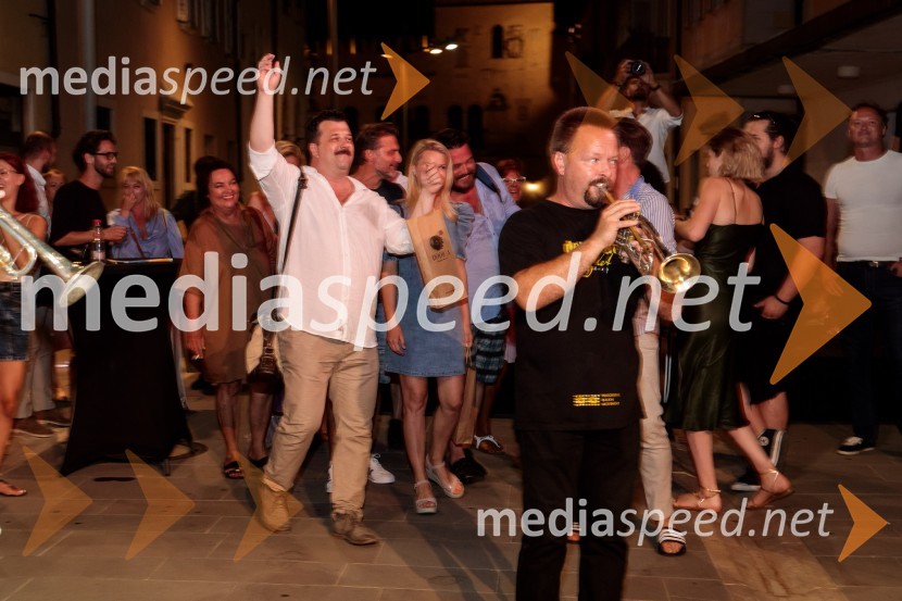 Jugoslavija, moja dežela, krstna uprizoritev drame