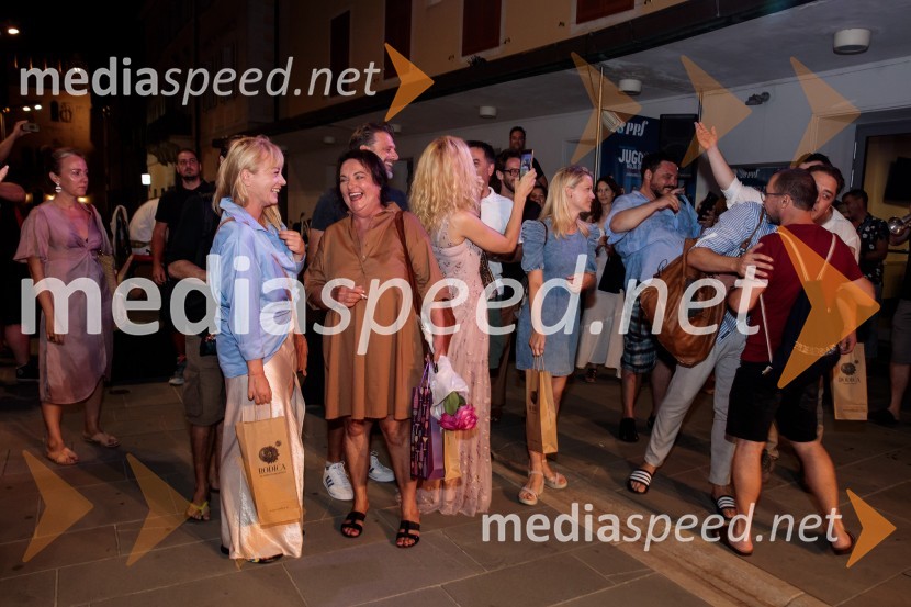 Jugoslavija, moja dežela, krstna uprizoritev drame