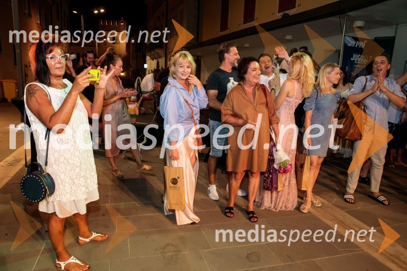 Jugoslavija, moja dežela, krstna uprizoritev drame