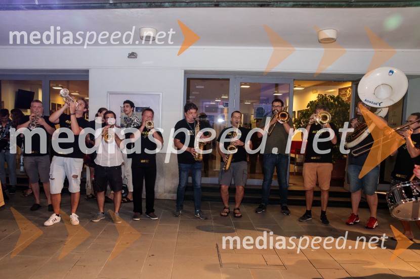 Jugoslavija, moja dežela, krstna uprizoritev drame