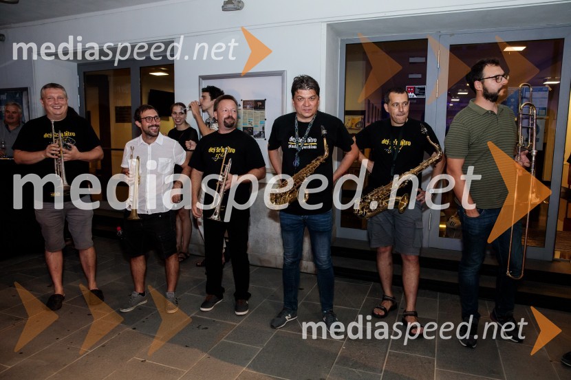 Jugoslavija, moja dežela, krstna uprizoritev drame