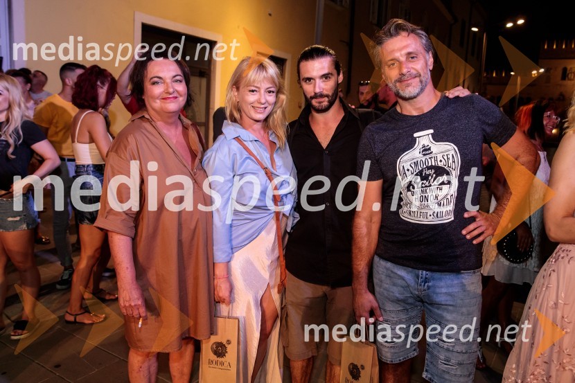  Mojca Partljič, igralka;  Miljka Brđanin, igralka;  Blaž Popovski, igralec;  Željko Erkić, igralecJugoslavija, moja dežela, krstna uprizoritev drame