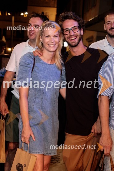  Tjaša Hrovat, igralka;  ... Jugoslavija, moja dežela, krstna uprizoritev drame