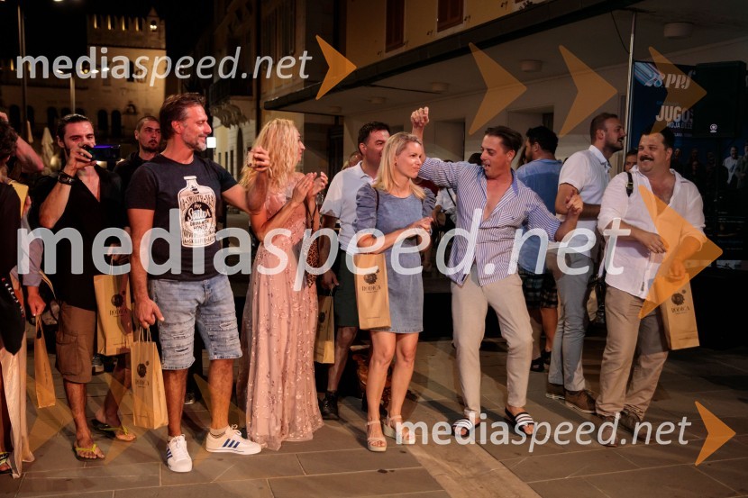  Željko Erkić, igralec;  Mirela Predojević, igralka;  Tjaša Hrovat, igralka;  Igor Štamulak, igralec;  Boris Šavija, igralecJugoslavija, moja dežela, krstna uprizoritev drame