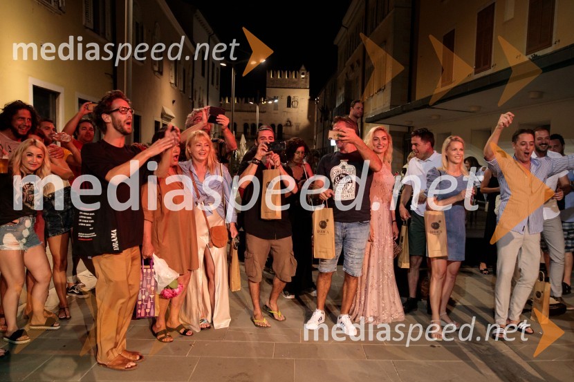 Jugoslavija, moja dežela, krstna uprizoritev drame