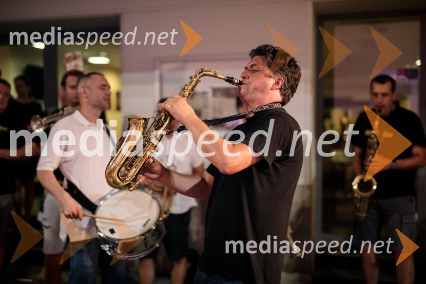 Jugoslavija, moja dežela, krstna uprizoritev drame