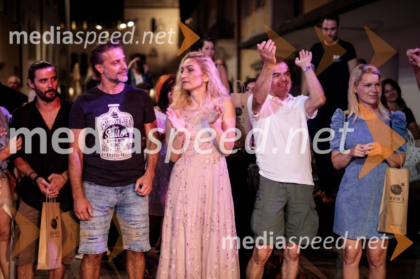  Blaž Popovski, igralec;  Željko Erkić, igralec;  Mirela Predojević, igralka;  Aleksandar Stojković, igralec;  Tjaša Hrovat, igralkaJugoslavija, moja dežela, krstna uprizoritev drame