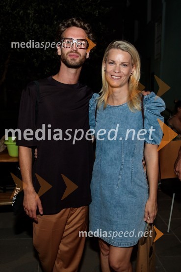  ... ;  Tjaša Hrovat, igralkaJugoslavija, moja dežela, krstna uprizoritev drame