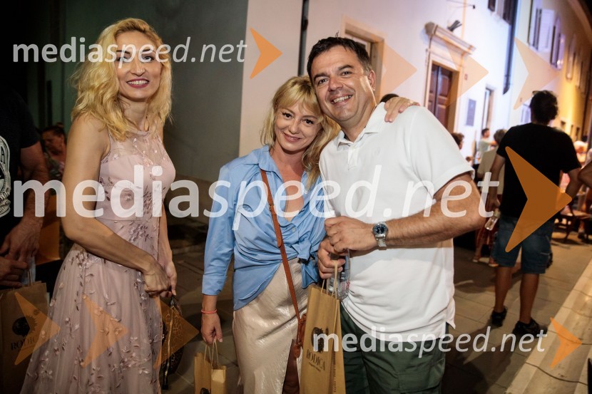  Mirela Predojević, igralka;  Miljka Brđanin, igralka;  Aleksandar Stojković, igralecJugoslavija, moja dežela, krstna uprizoritev drame