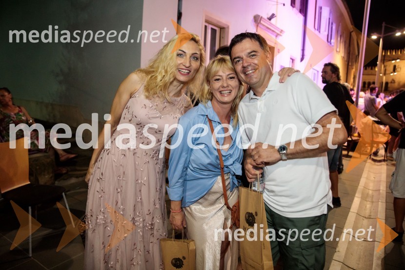  Mirela Predojević, igralka;  Miljka Brđanin, igralka;  Aleksandar Stojković, igralecJugoslavija, moja dežela, krstna uprizoritev drame