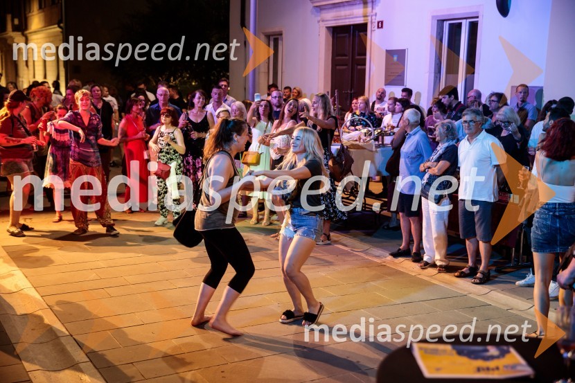 Jugoslavija, moja dežela, krstna uprizoritev drame