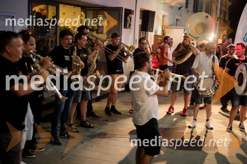 Jugoslavija, moja dežela, krstna uprizoritev drame