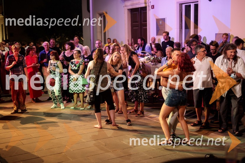 Jugoslavija, moja dežela, krstna uprizoritev drame