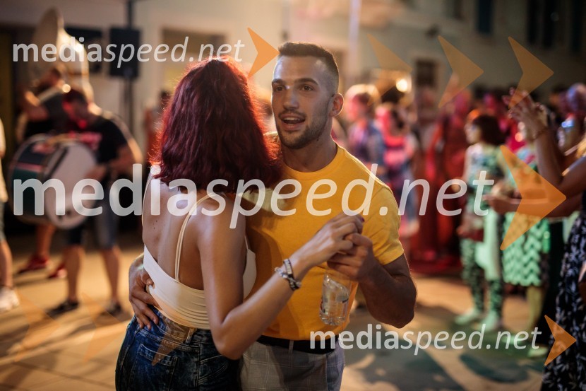 Jugoslavija, moja dežela, krstna uprizoritev drame