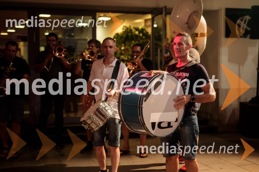 Jugoslavija, moja dežela, krstna uprizoritev drame