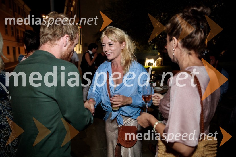  Miljka Brđanin, igralkaJugoslavija, moja dežela, krstna uprizoritev drame