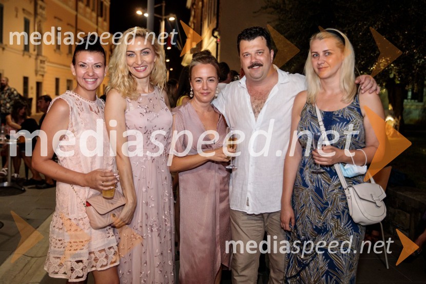  ... ;  Mirela Predojević, igralka;  ... ;  Boris Šavija, igralec;  ... Jugoslavija, moja dežela, krstna uprizoritev drame