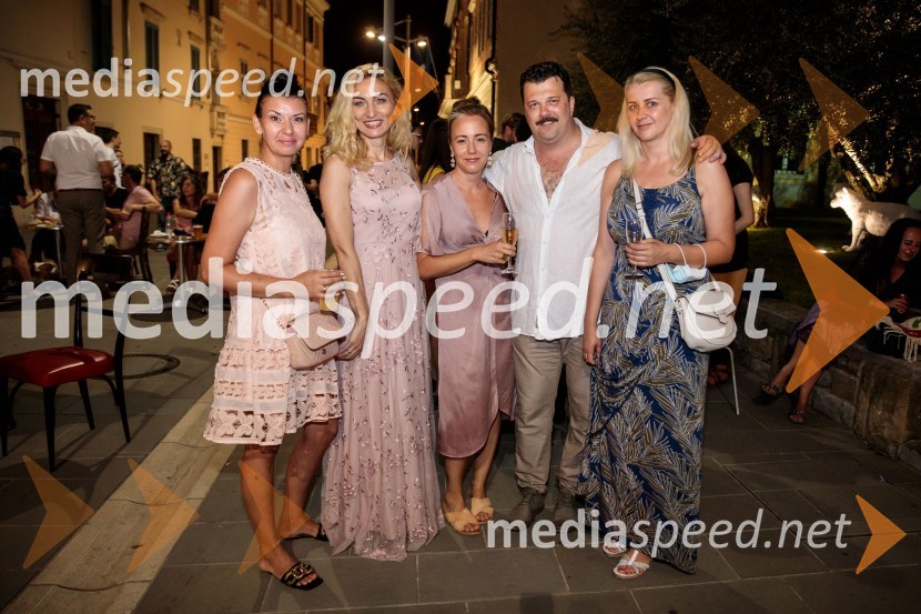  ... ;  Mirela Predojević, igralka;  ... ;  ... ;  ... Jugoslavija, moja dežela, krstna uprizoritev drame