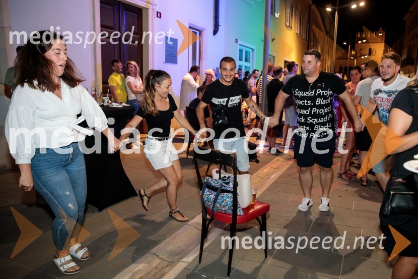 Jugoslavija, moja dežela, krstna uprizoritev drame