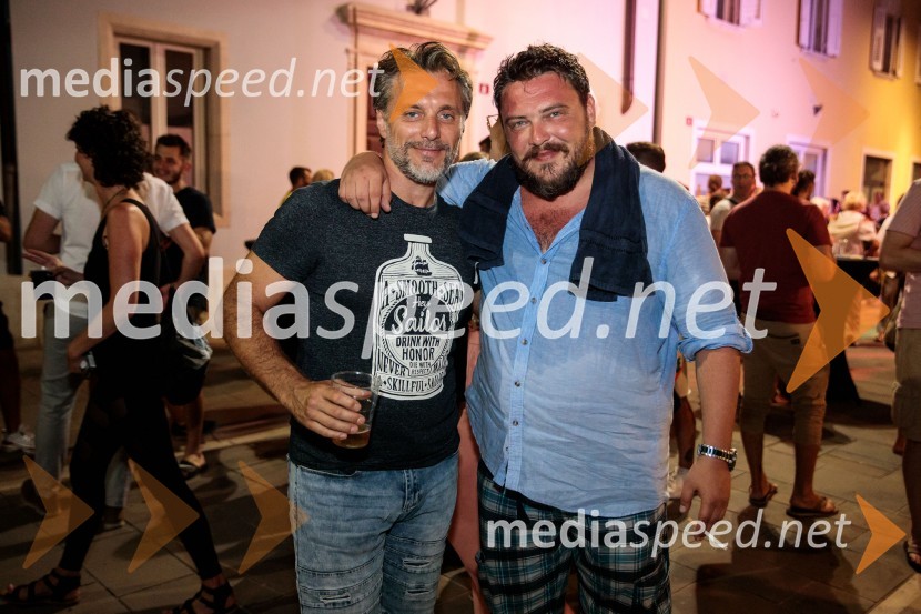  Željko Erkić, igralec;  Dean Batoz, igralecJugoslavija, moja dežela, krstna uprizoritev drame