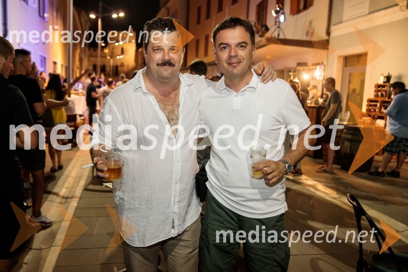  Boris Šavija, igralec;  Aleksandar Stojković, igralecJugoslavija, moja dežela, krstna uprizoritev drame