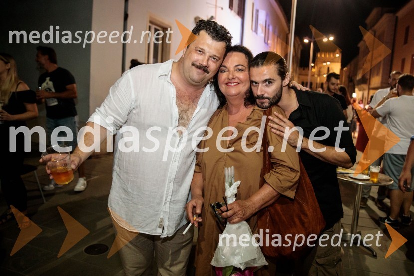  Boris Šavija, igralec;  Mojca Partljič, igralka;  Blaž Popovski, igralecJugoslavija, moja dežela, krstna uprizoritev drame