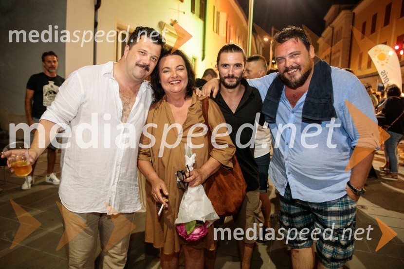  Boris Šavija, igralec;  Mojca Partljič, igralka;  Blaž Popovski, igralec;  Dean Batoz, igralecJugoslavija, moja dežela, krstna uprizoritev drame