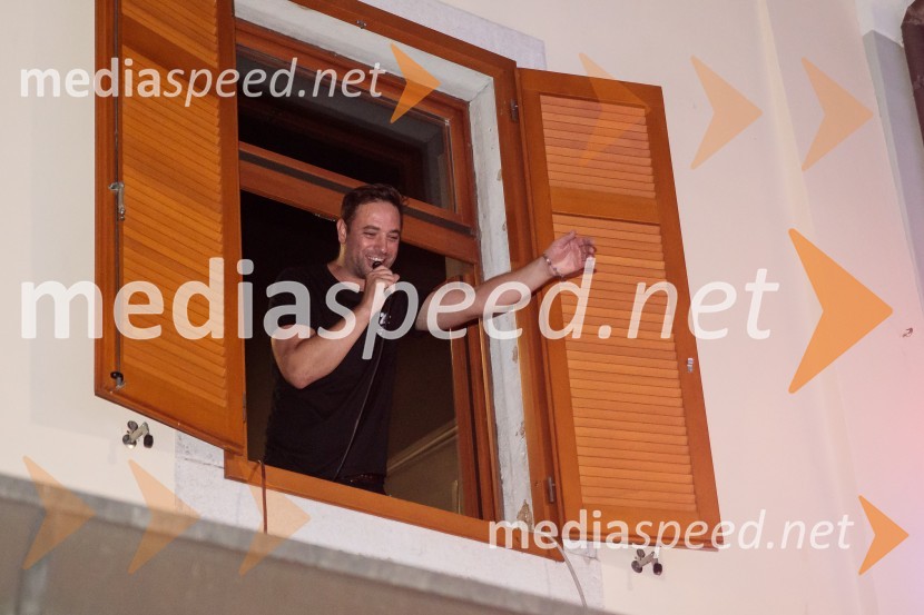 Jugoslavija, moja dežela, krstna uprizoritev drame