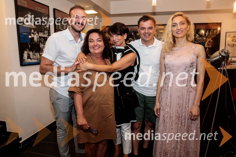  ... ;  Mojca Partljič, igralka;  ... ;  Aleksandar Stojković, igralec;  Mirela Predojević, igralkaJugoslavija, moja dežela, krstna uprizoritev drame