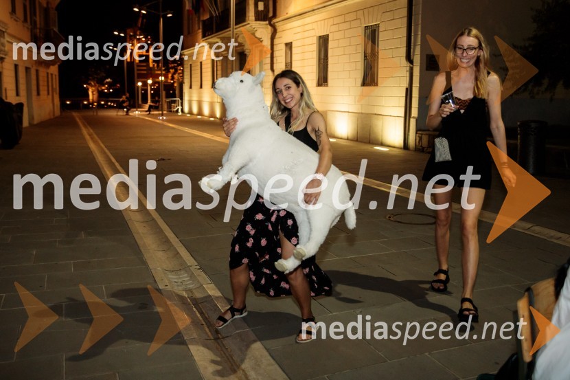 Jugoslavija, moja dežela, krstna uprizoritev drame