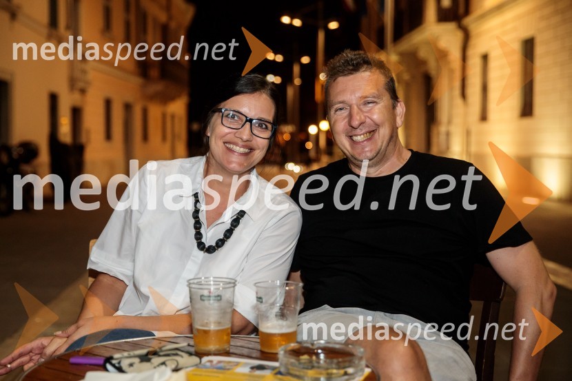 Jugoslavija, moja dežela, krstna uprizoritev drame