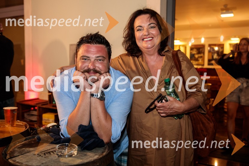  Dean Batoz, igralec;  Mojca Partljič, igralkaJugoslavija, moja dežela, krstna uprizoritev drame