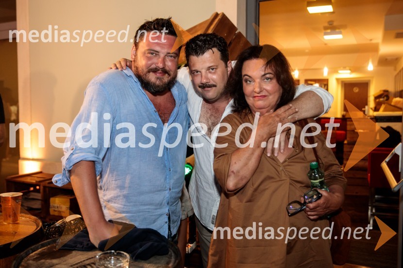  Dean Batoz, igralec;  Boris Šavija, igralec;  Mojca Partljič, igralkaJugoslavija, moja dežela, krstna uprizoritev drame