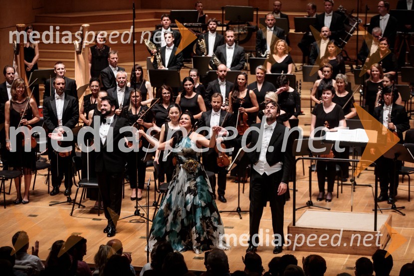  Jusif Ejvazov, tenor;  Anna Netrebko, sopranistka;  Michelangelo Mazza, dirigentAnna Netrebko in Yusif Eyvazov, nastop v okviru 69. Ljubljana Festivala