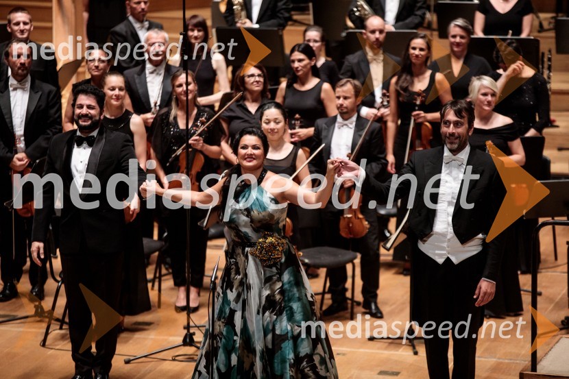  Jusif Ejvazov, tenor;  Anna Netrebko, sopranistka;  Michelangelo Mazza, dirigentAnna Netrebko in Yusif Eyvazov, nastop v okviru 69. Ljubljana Festivala