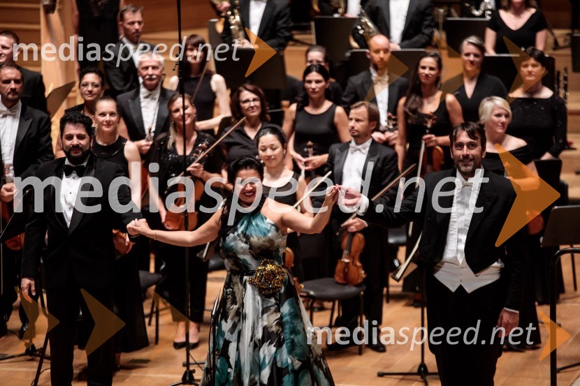  Jusif Ejvazov, tenor;  Anna Netrebko, sopranistka;  Michelangelo Mazza, dirigentAnna Netrebko in Yusif Eyvazov, nastop v okviru 69. Ljubljana Festivala