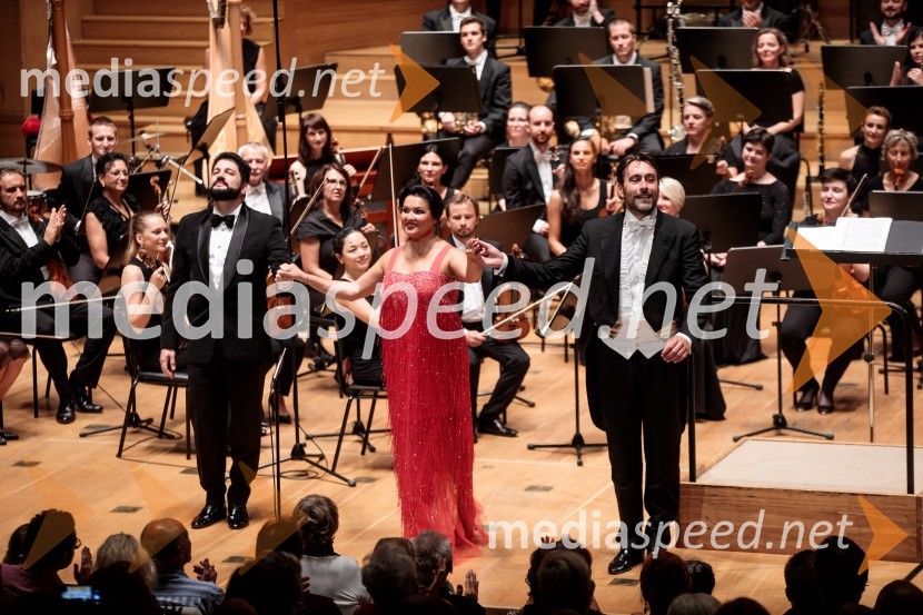  Jusif Ejvazov, tenor;  Anna Netrebko, sopranistka;  Michelangelo Mazza, dirigentAnna Netrebko in Yusif Eyvazov, nastop v okviru 69. Ljubljana Festivala