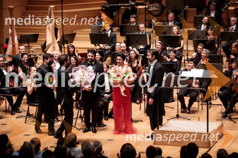  Jusif Ejvazov, tenor;  Anna Netrebko, sopranistka;  Michelangelo Mazza, dirigentAnna Netrebko in Yusif Eyvazov, nastop v okviru 69. Ljubljana Festivala