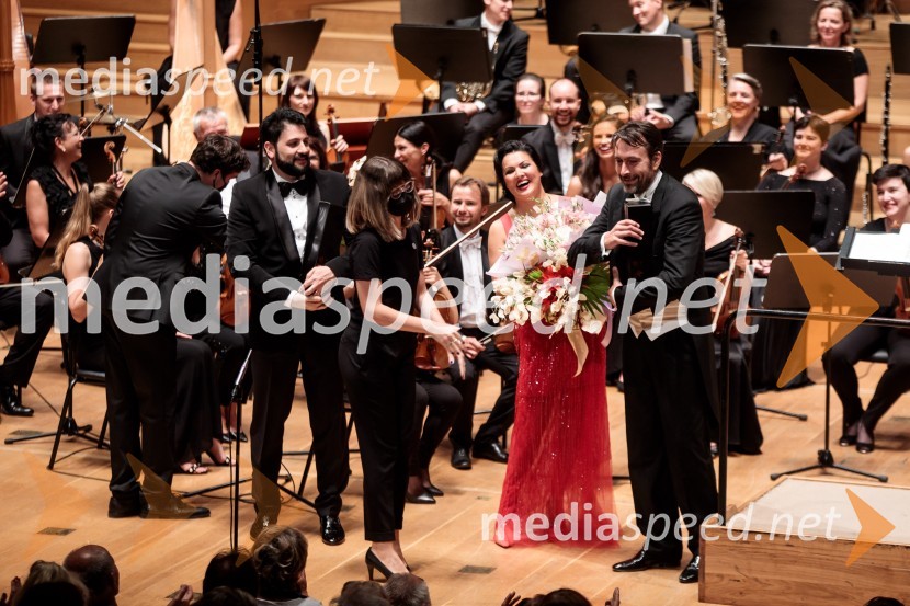  Jusif Ejvazov, tenor;  ... ;  Anna Netrebko, sopranistka;  Michelangelo Mazza, dirigentAnna Netrebko in Yusif Eyvazov, nastop v okviru 69. Ljubljana Festivala
