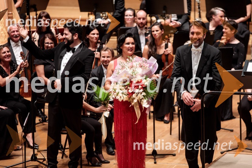  Jusif Ejvazov, tenor;  Anna Netrebko, sopranistka;  Michelangelo Mazza, dirigentAnna Netrebko in Yusif Eyvazov, nastop v okviru 69. Ljubljana Festivala