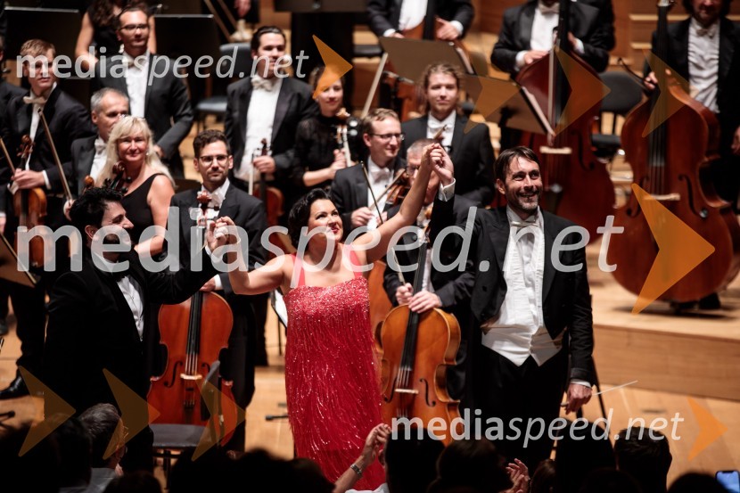  Jusif Ejvazov, tenor;  Anna Netrebko, sopranistka;  Michelangelo Mazza, dirigentAnna Netrebko in Yusif Eyvazov, nastop v okviru 69. Ljubljana Festivala