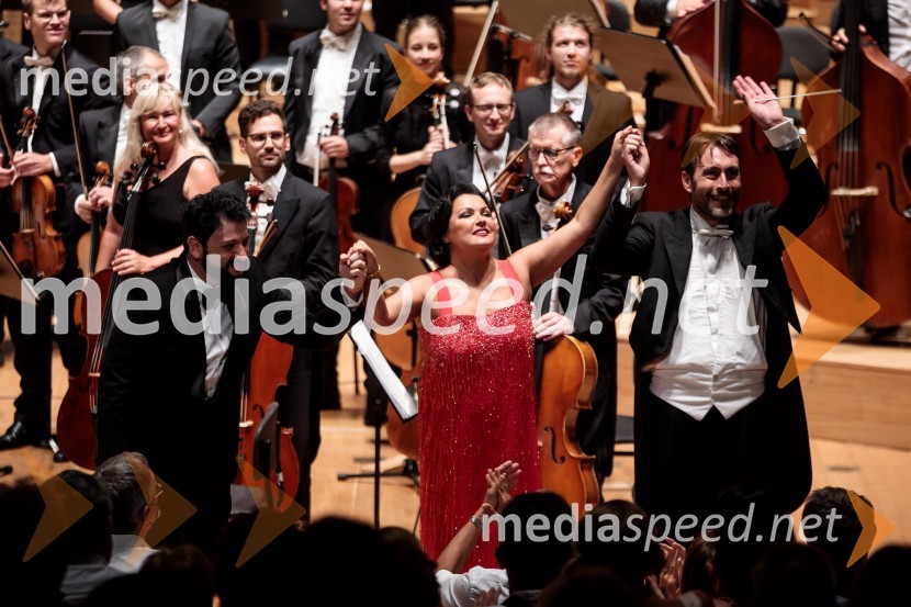  Jusif Ejvazov, tenor;  Anna Netrebko, sopranistka;  Michelangelo Mazza, dirigentAnna Netrebko in Yusif Eyvazov, nastop v okviru 69. Ljubljana Festivala