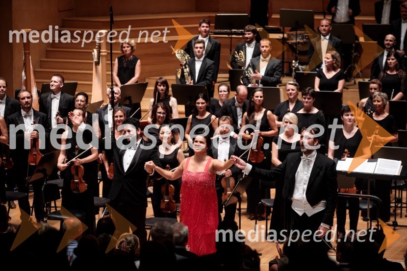  Jusif Ejvazov, tenor;  Anna Netrebko, sopranistka;  Michelangelo Mazza, dirigentAnna Netrebko in Yusif Eyvazov, nastop v okviru 69. Ljubljana Festivala