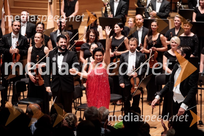  Jusif Ejvazov, tenor;  Anna Netrebko, sopranistka;  Michelangelo Mazza, dirigentAnna Netrebko in Yusif Eyvazov, nastop v okviru 69. Ljubljana Festivala