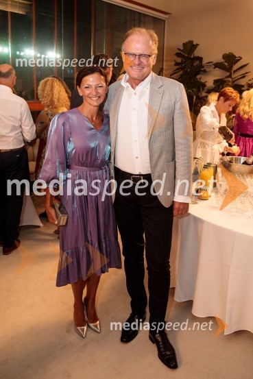 dr. Maja Zalaznik, nekdanja ministrica za izobraževanje, znanost in šport;  Janez  Škrabec, direktor Riko d.o.o., predsednik Slovensko-ruskega poslovnega sveta, častni konzul BelorusijeAnna Netrebko in Yusif Eyvazov, nastop v okviru 69. Ljubljana Festivala