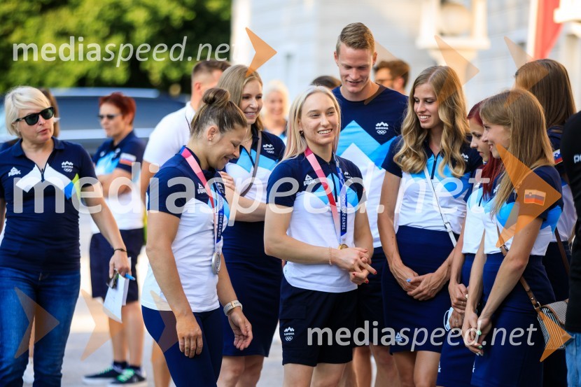  Tina Trstenjak, judoistka;  Janja Garnbret, slovenska športna plezalka;  ... ;  ... Sprejem olimpijske reprezentance na Brdu